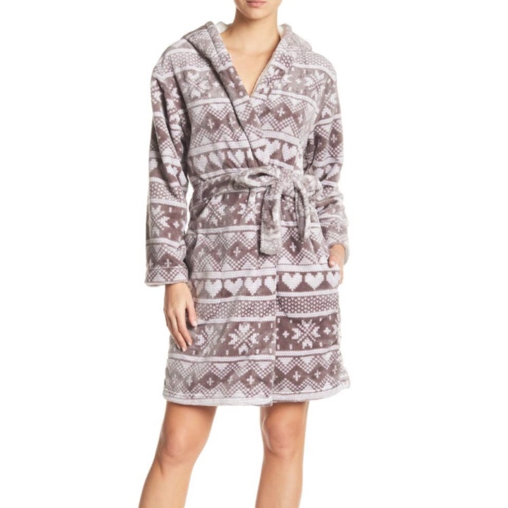 Catherine Malandrino Gray and White Fair Isle Plush Hooded Robe